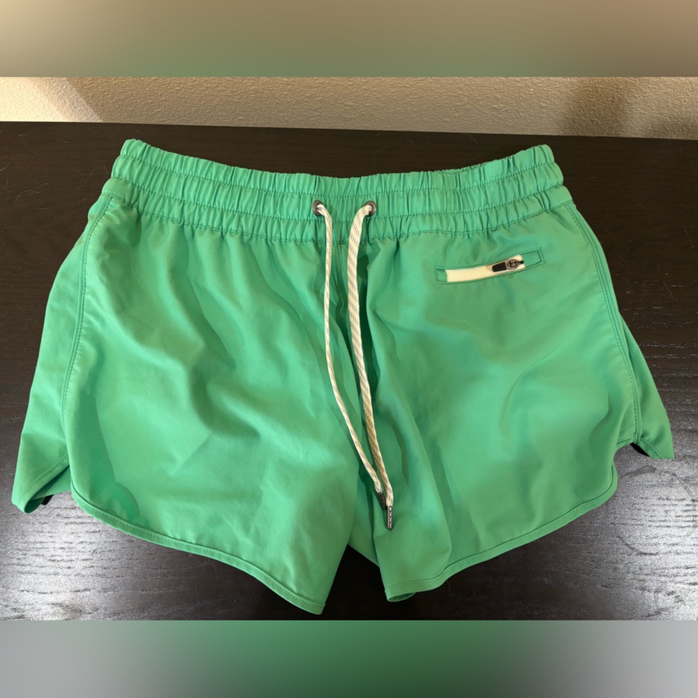 Vuori Clementine 4 inch shorts